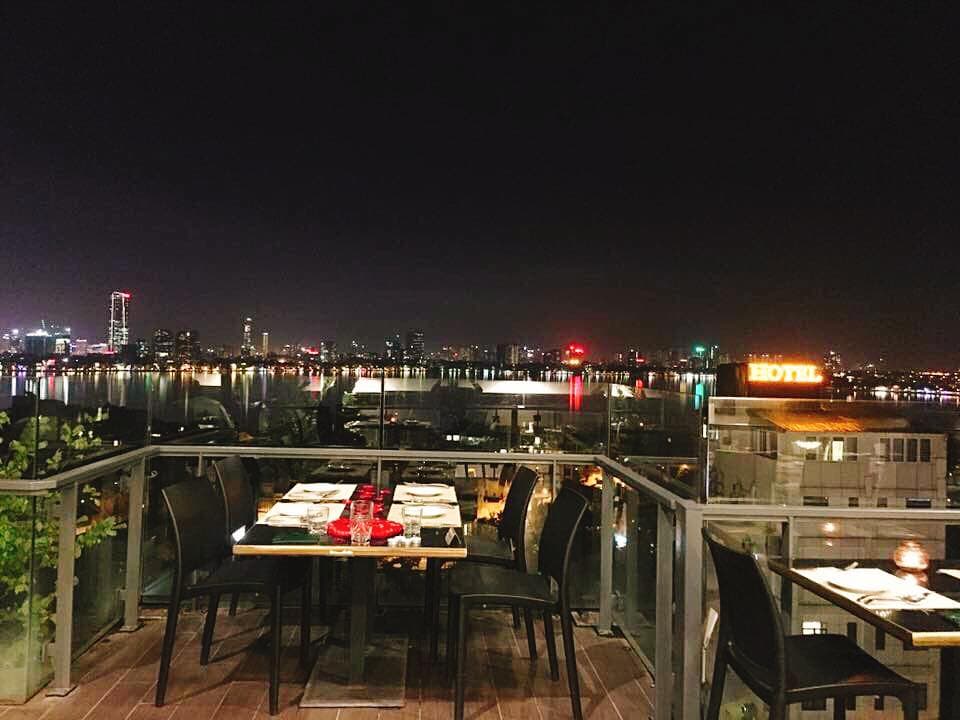 Lakeside Lounge photo 5