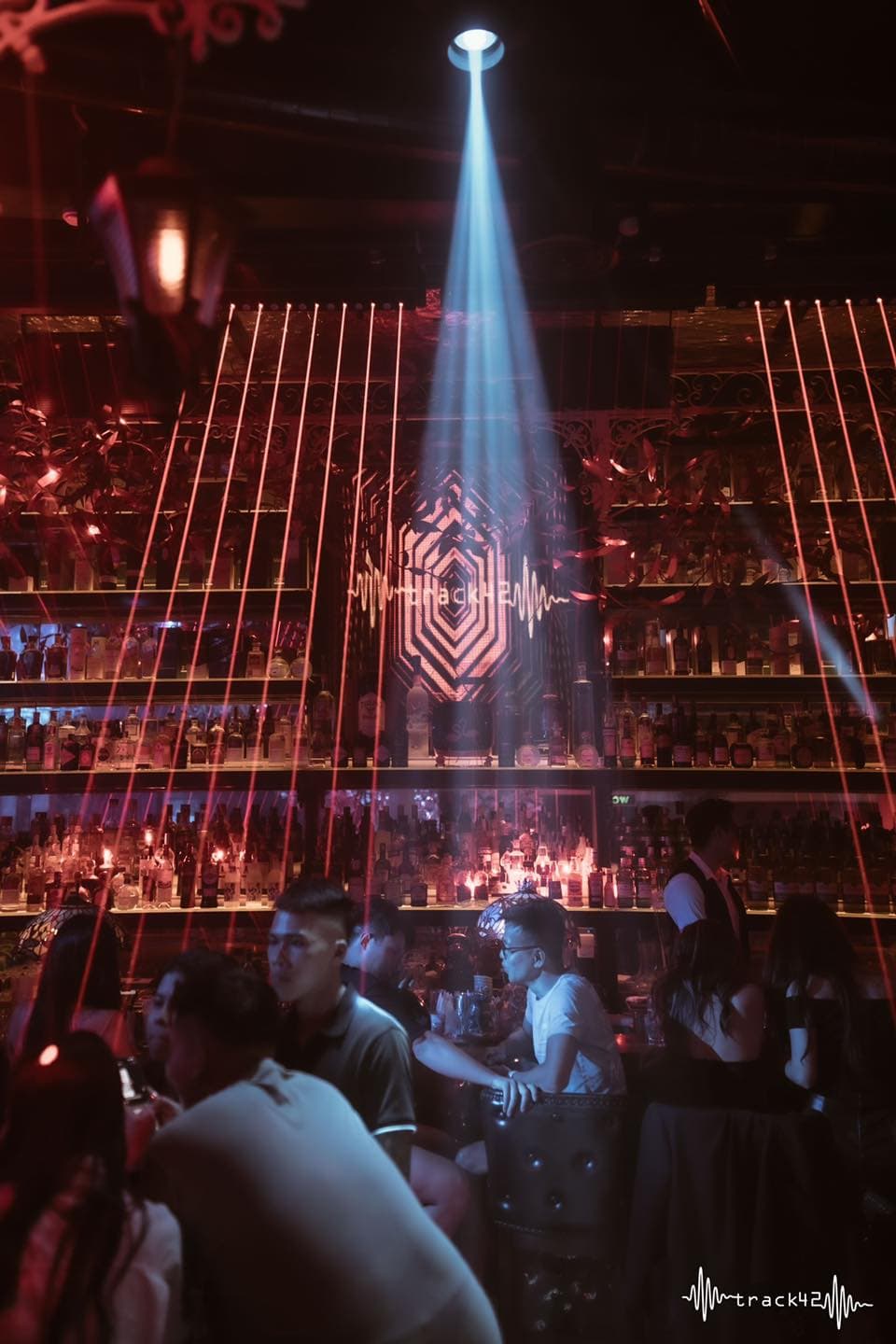High-Ball Den — bar in Tay Ho